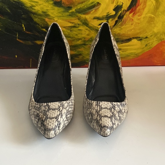 Calvin Klein heels with fauz alligator skin - Picture 2 of 8